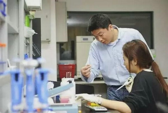 中山大学教授赵勇同志告别仪式在穗举行