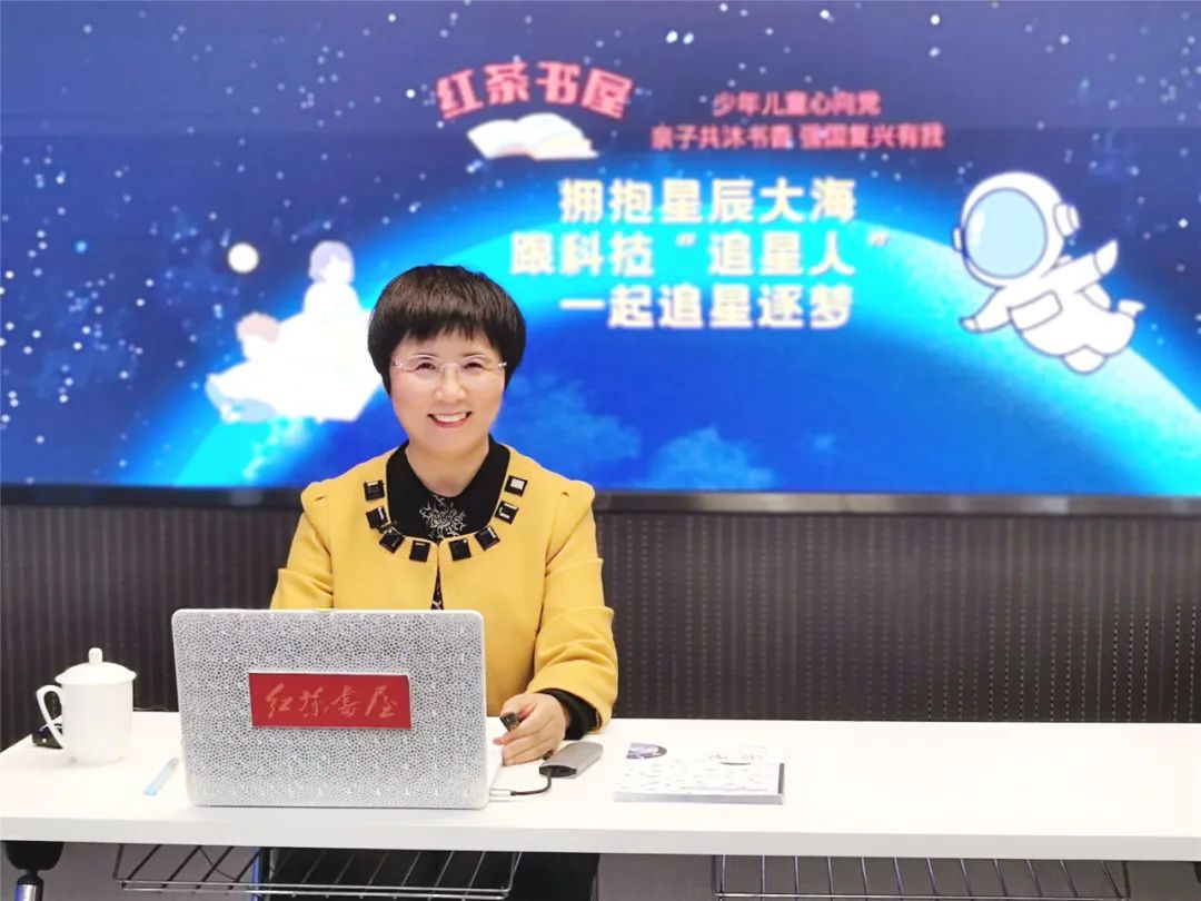 曹静给大家带来了一场中国人把远古飞天梦想变为今天登天现实的故事.jpg
