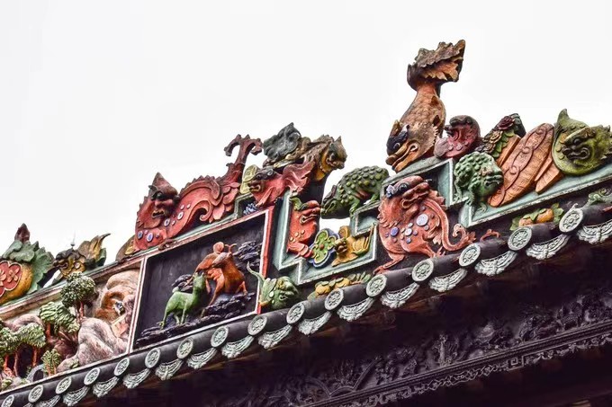 广州著名景点陈家祠屋檐瓦脊灰塑图.jpg