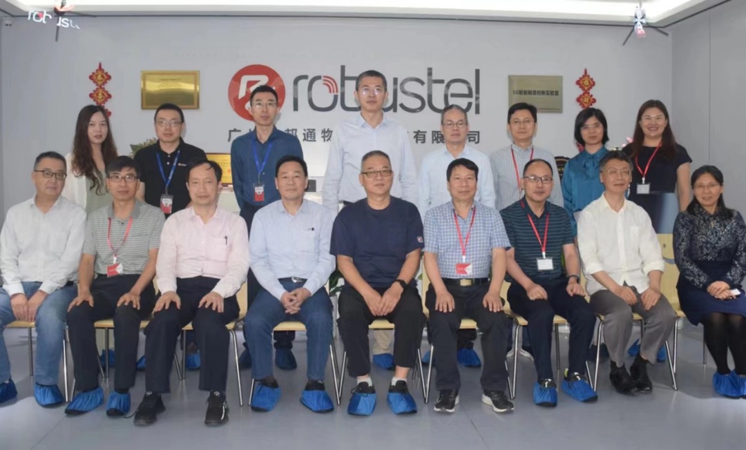 电梯物联网的融合智能感知合影.jpg