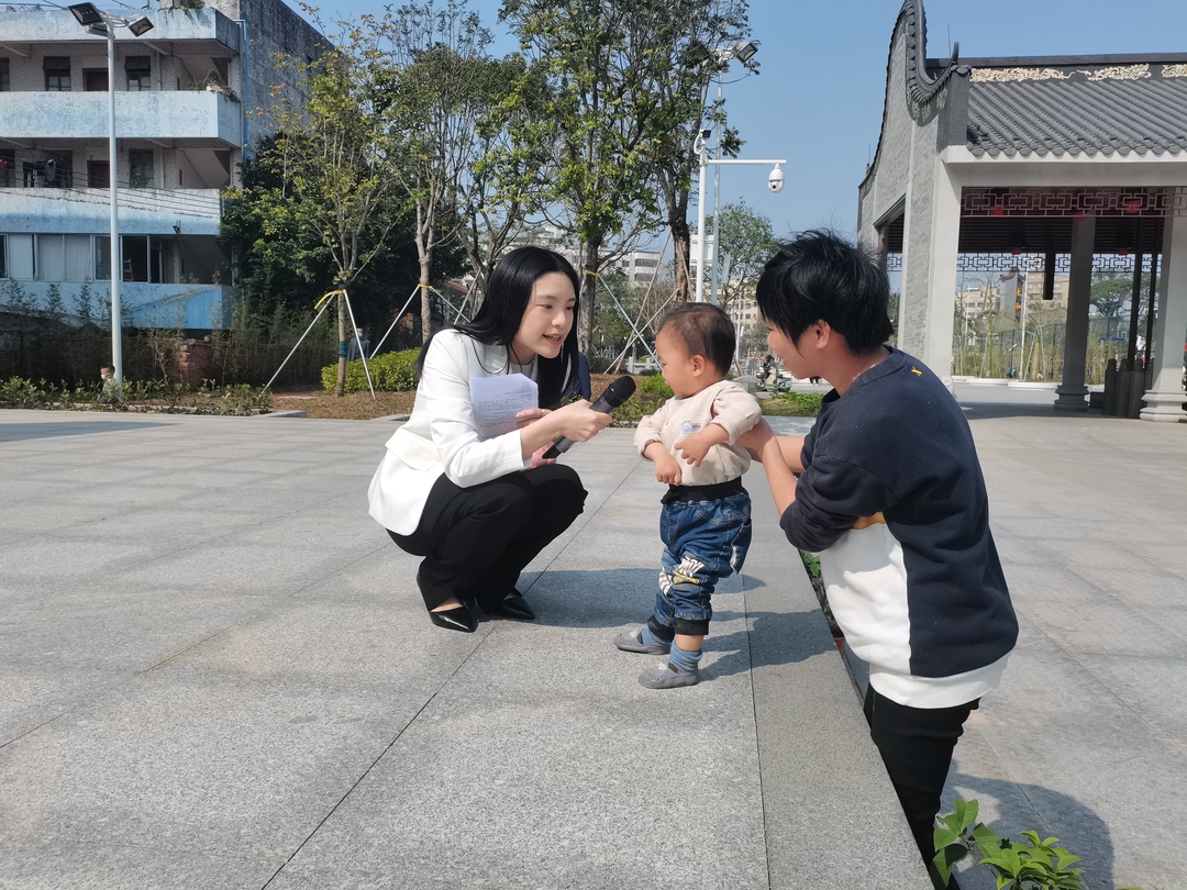 2.群众积极参与竞答。.jpg