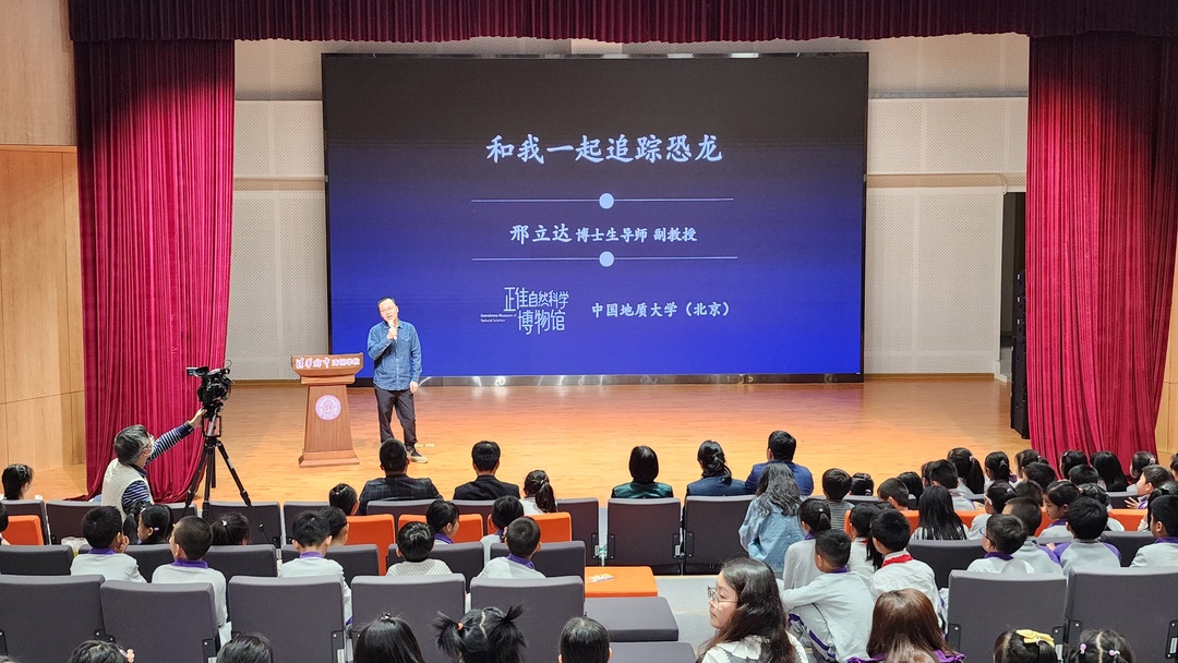 追踪恐龙01.jpg