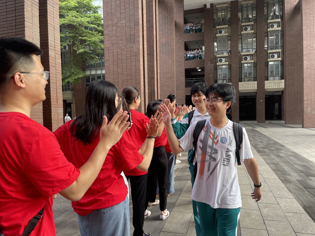 校内送考 (2).jpg