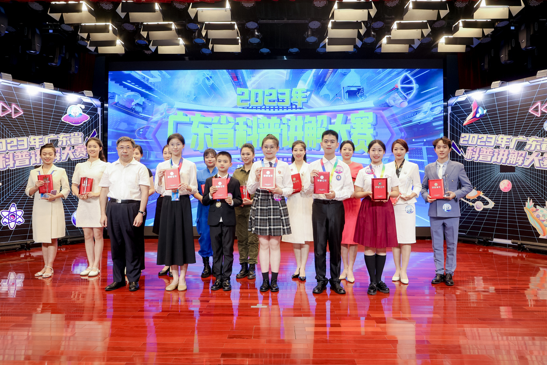 中小学组颁奖.jpg
