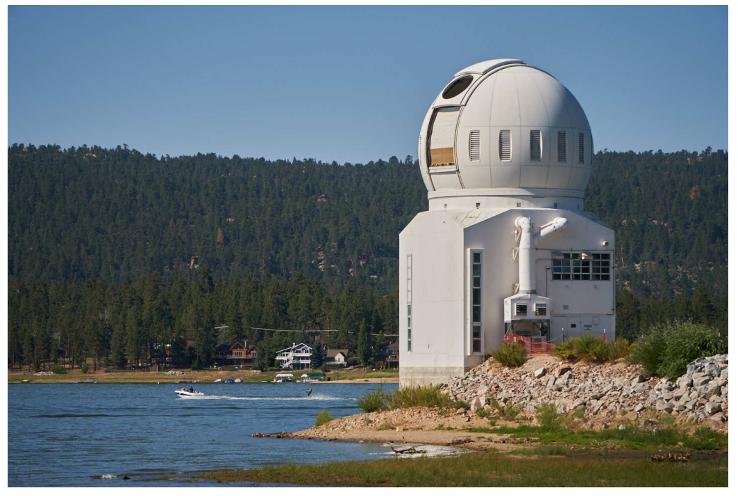 美国大熊湖天文台口径1.6米古德太阳望远镜是世界上口径最大的现役太阳望远镜。.jpg