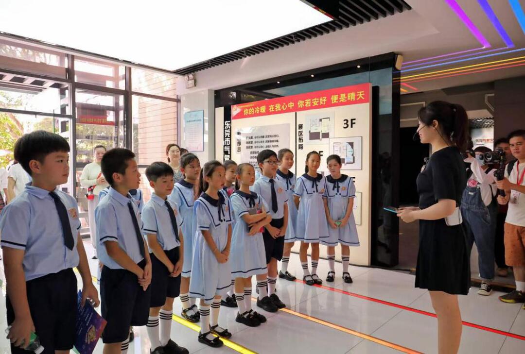 东莞市气象天文科普馆参观现场（摄影 陈建军）.jpg