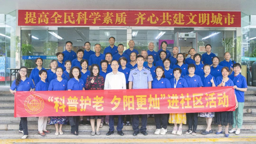 培训会人员合影留念.jpg