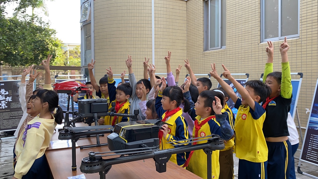 “南沙科普助力双减，无人机科普进校园”活动走进南沙区马克小学.JPG