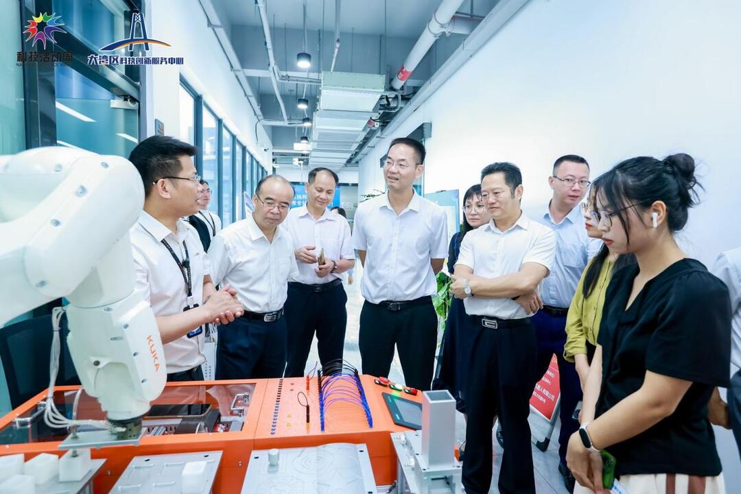 参观成果展.jpg