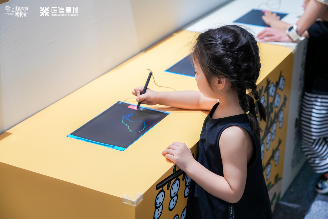 171714716568732346.jpg 第八单元展区-达也画廊 作画装置.jpg