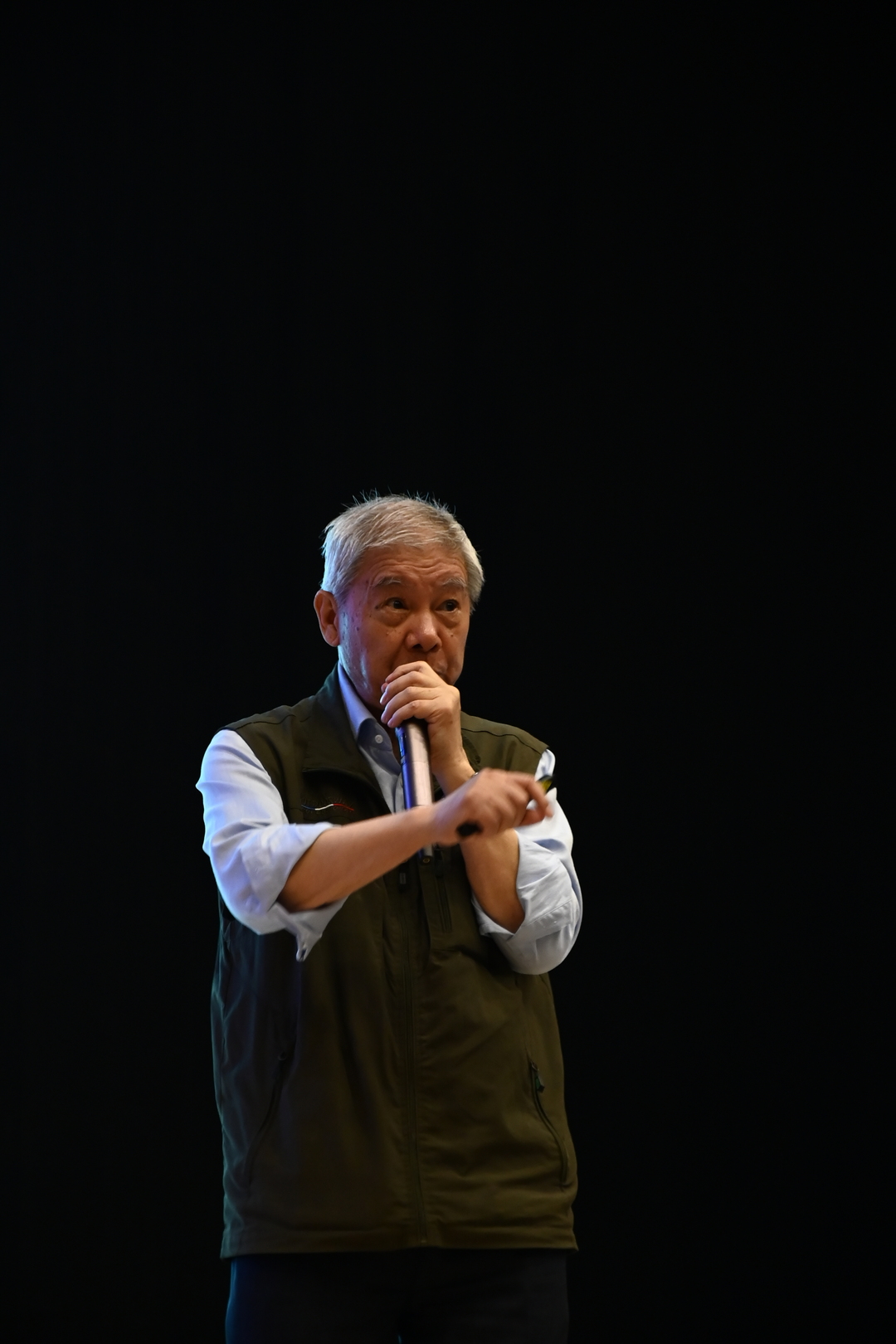 171817998631489573.jpg 2024年5月15日+广州市第二中学南沙天元学校+陈贺能教授+广州院士专家校园行+陈教授特写2.JPG