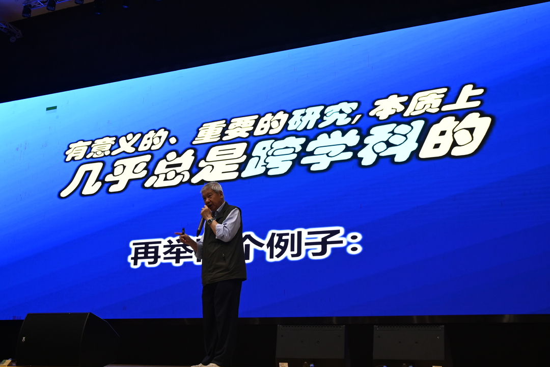 171818004570205833.jpg 2024年5月15日+广州市第二中学南沙天元学校+陈贺能教授+广州院士专家校园行+陈教授特写4.JPG