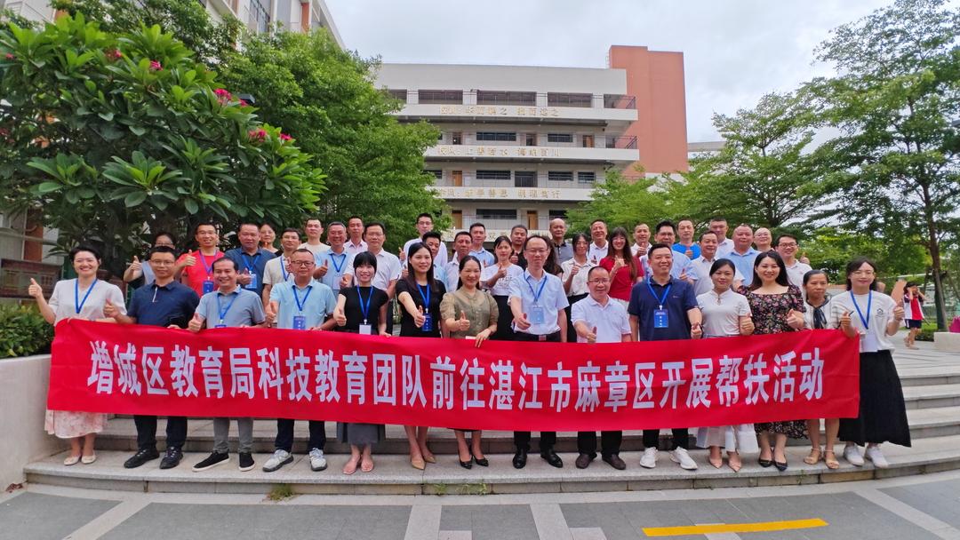 帮扶双方合影.jpg