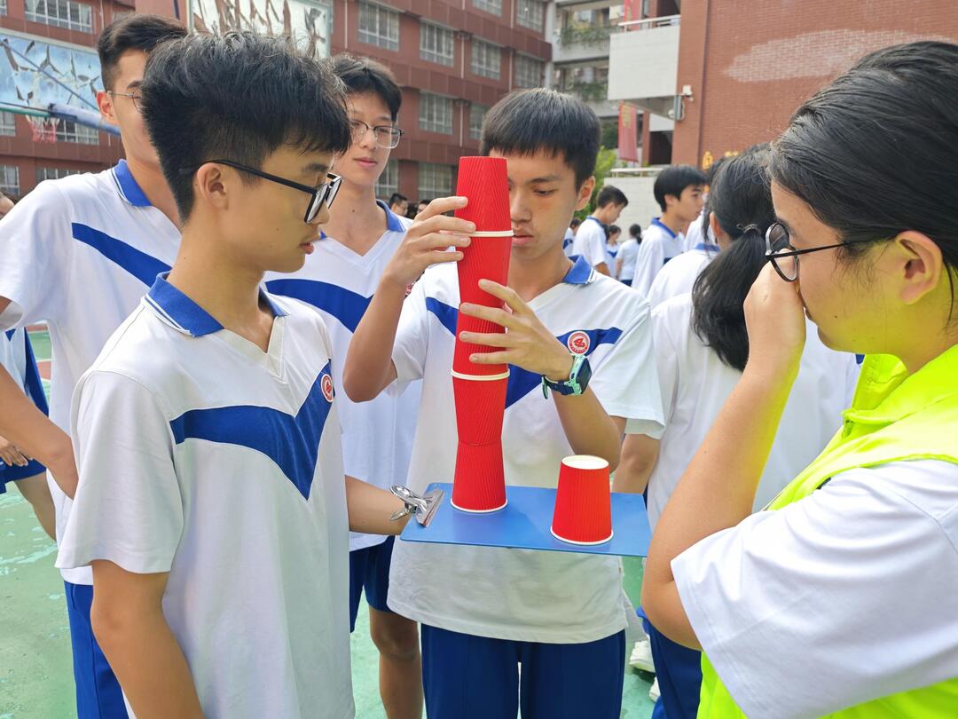 杯子叠叠乐——体验平衡的力量.jpg