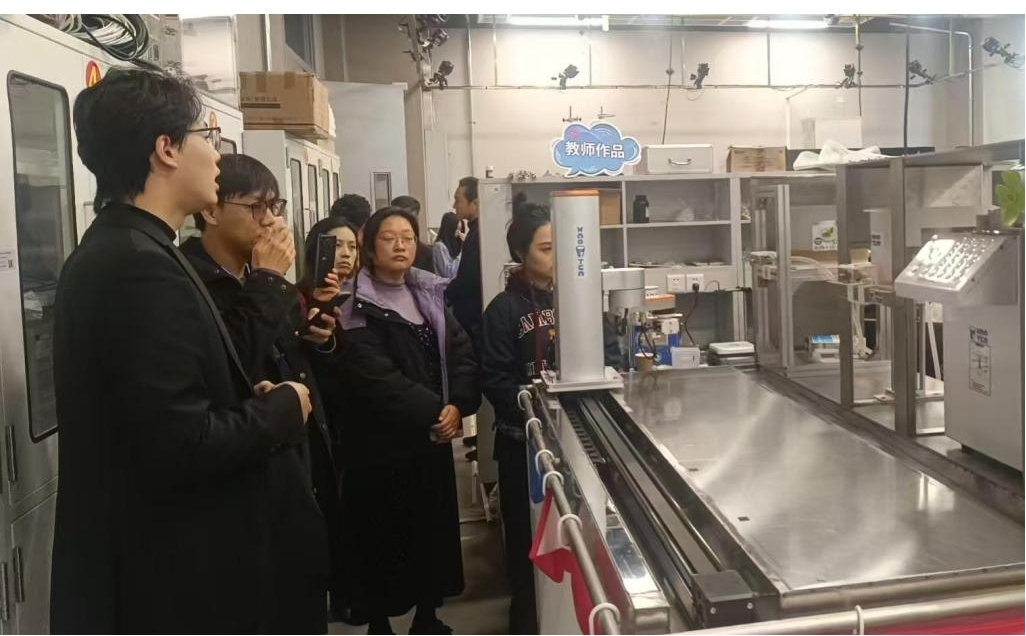 交流团赴深圳技术大学中德智能制造学院参访1.jpg