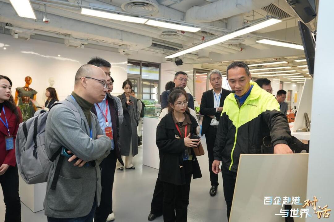 参观香港理工大学三维打印技术中心实验室1.jpg