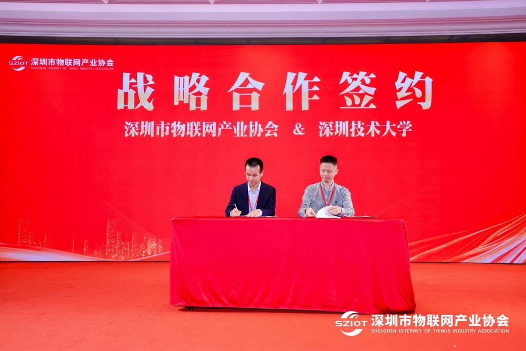 3 签约.jpg