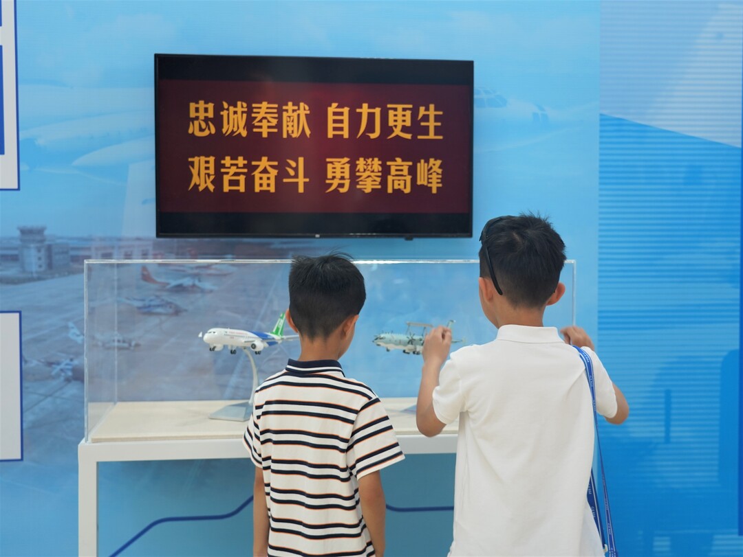看展览02.jpg