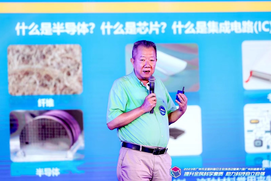 174736616109308616.jpg 2.熊晓明参加科普活动.jpg