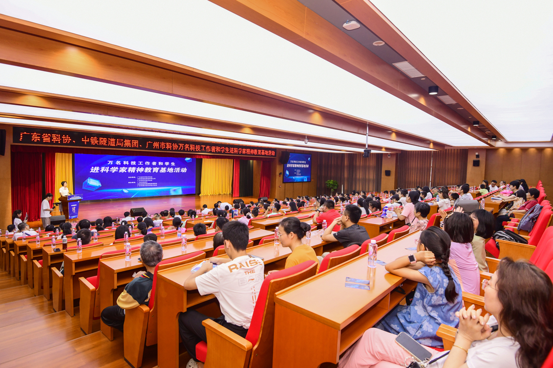 2.活动现场.jpg